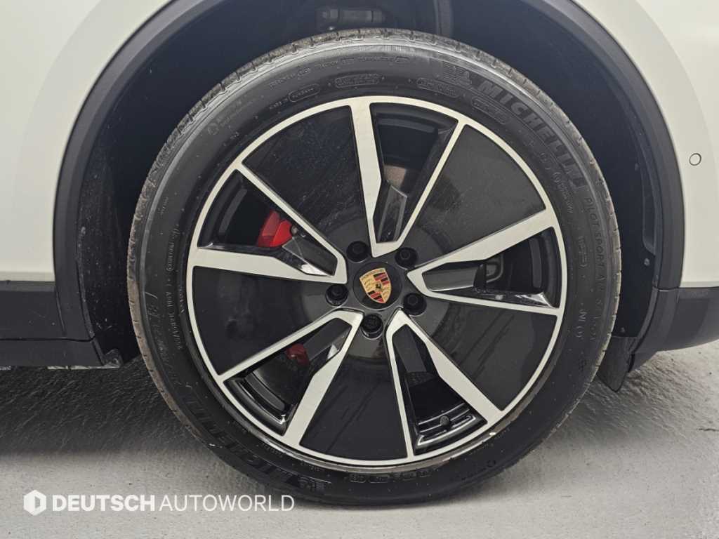 Porsche Macan — photo 05