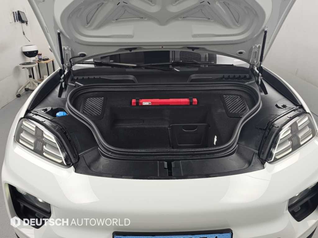 Porsche Macan — photo 06