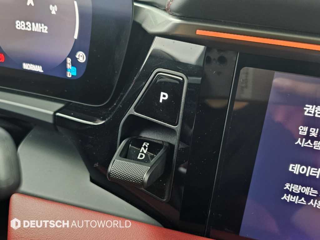 Porsche Macan — photo 09