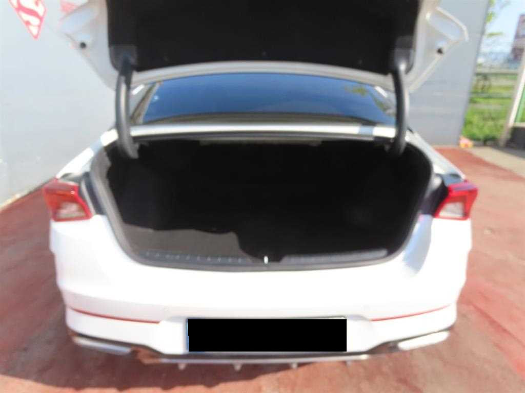 Kia K5 — photo 05