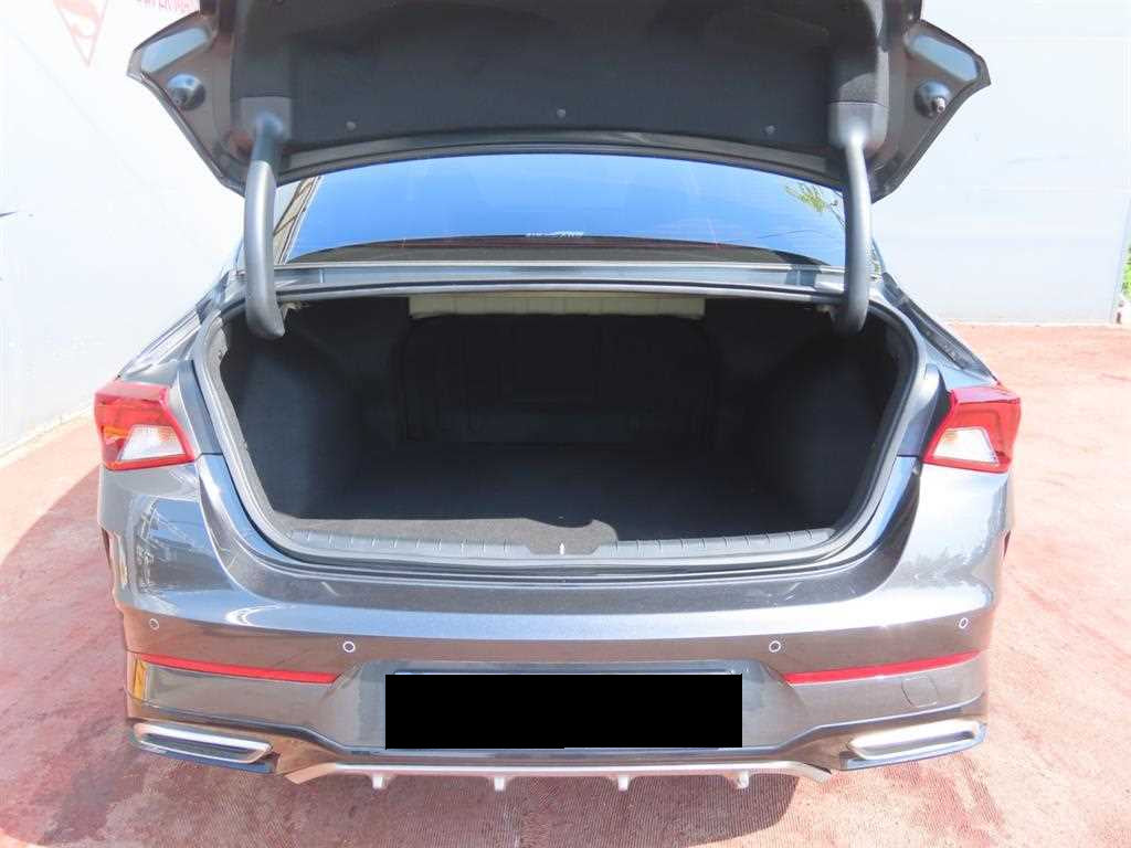 Kia K5 — photo 05