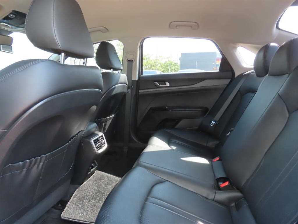 Kia K5 — photo 06