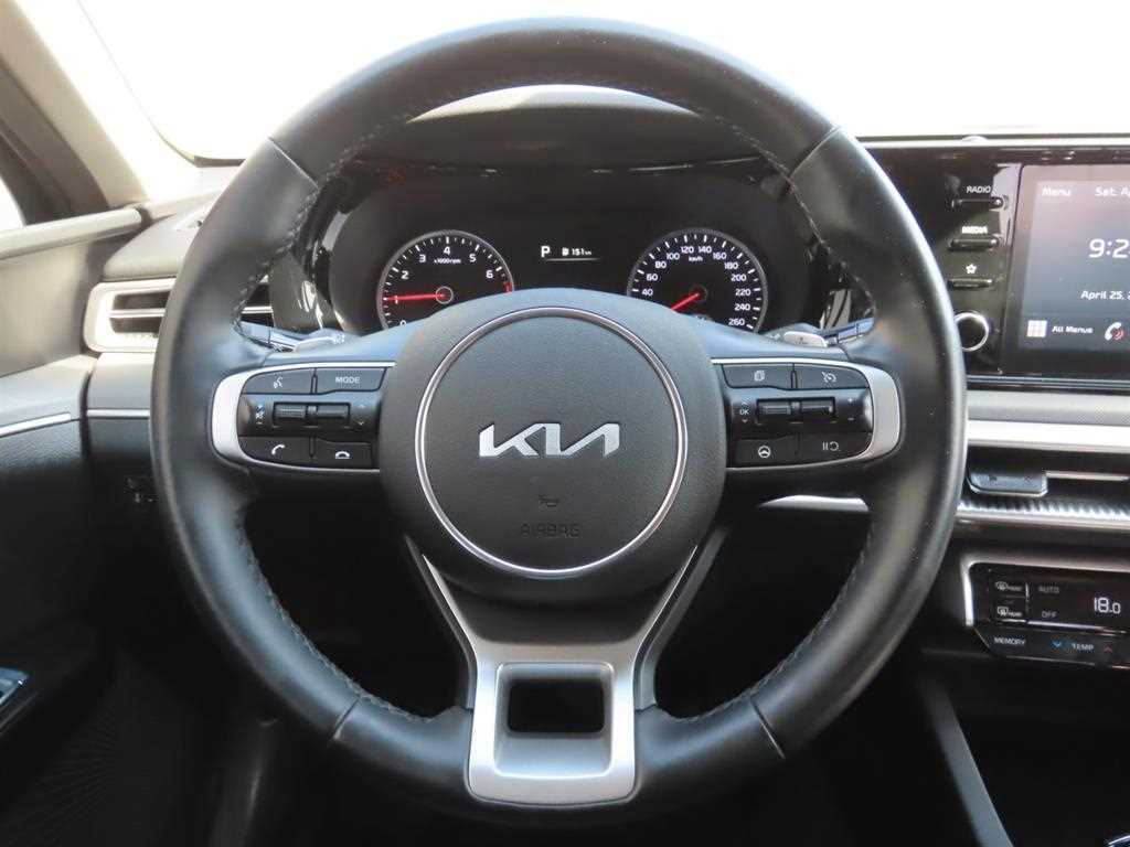 Kia K5 — photo 10