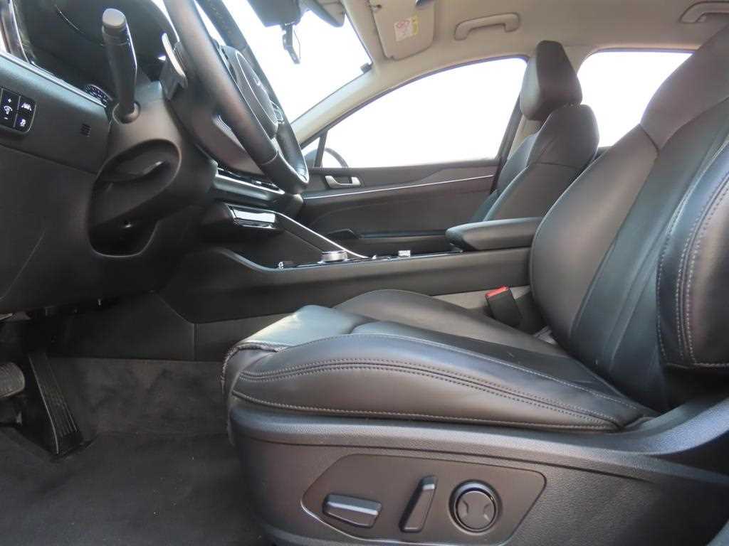 Kia K5 — photo 14
