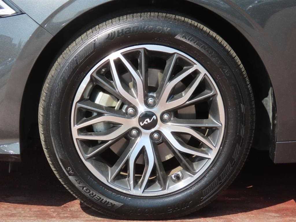 Kia K5 — photo 20