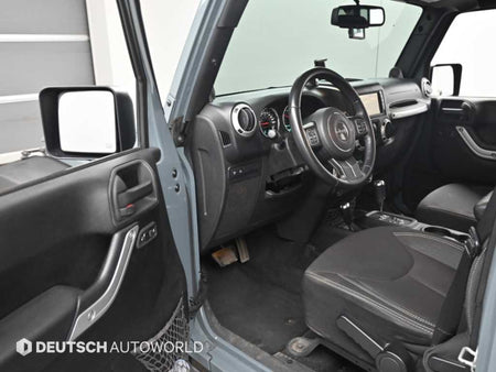Jeep Wrangler — photo 11