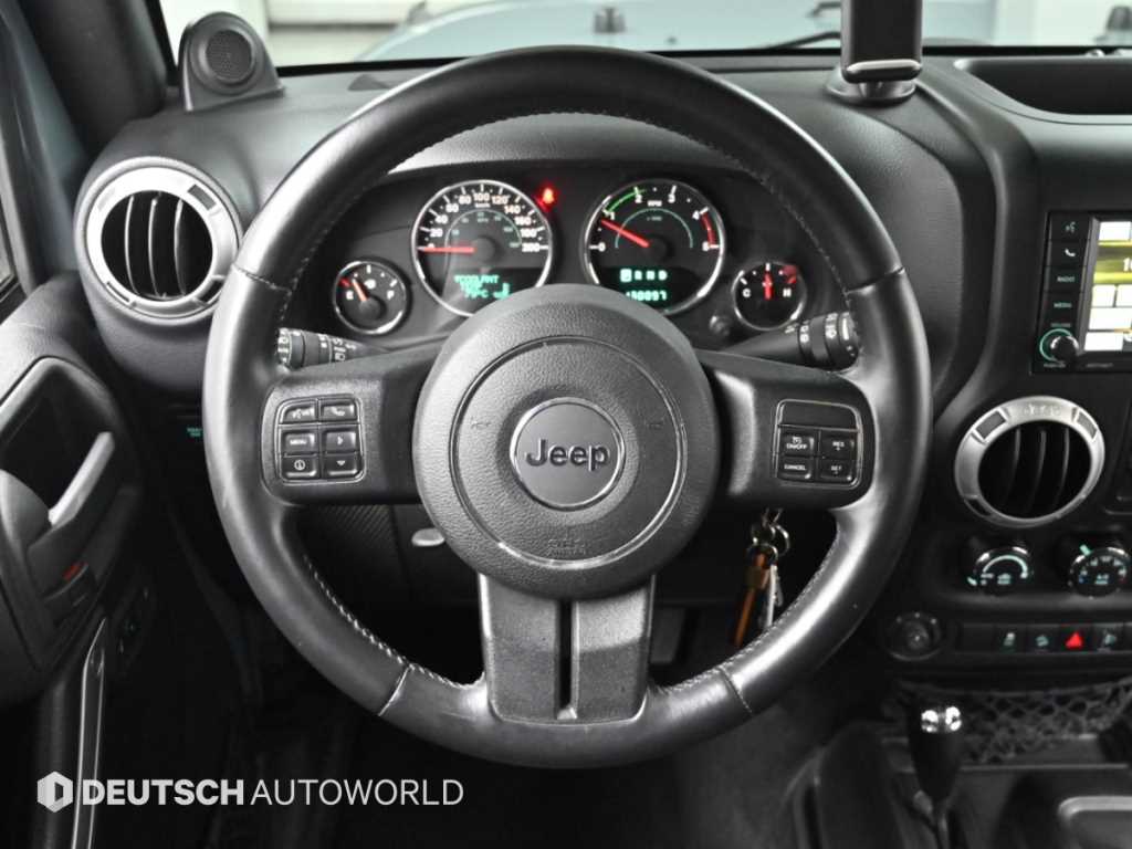 Jeep Wrangler — photo 13