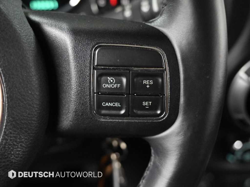 Jeep Wrangler — photo 16