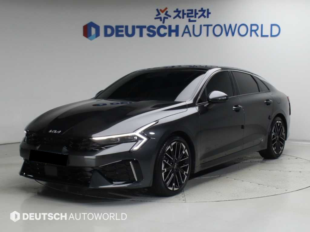 Kia K5 — photo 01