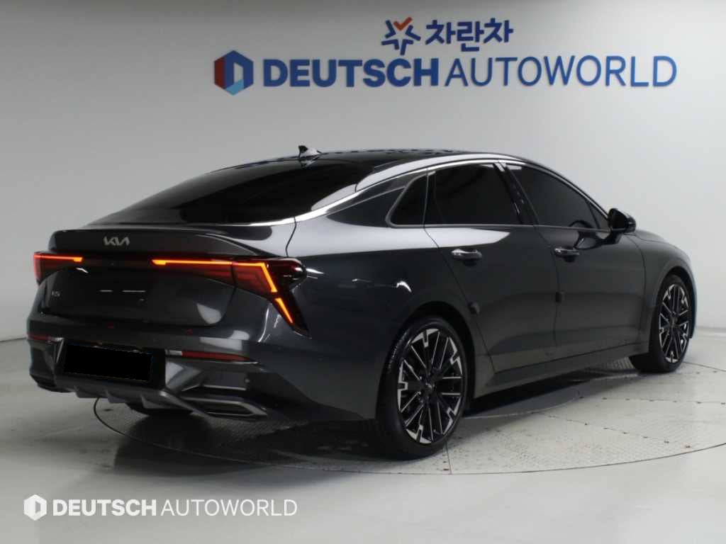 Kia K5 — photo 02