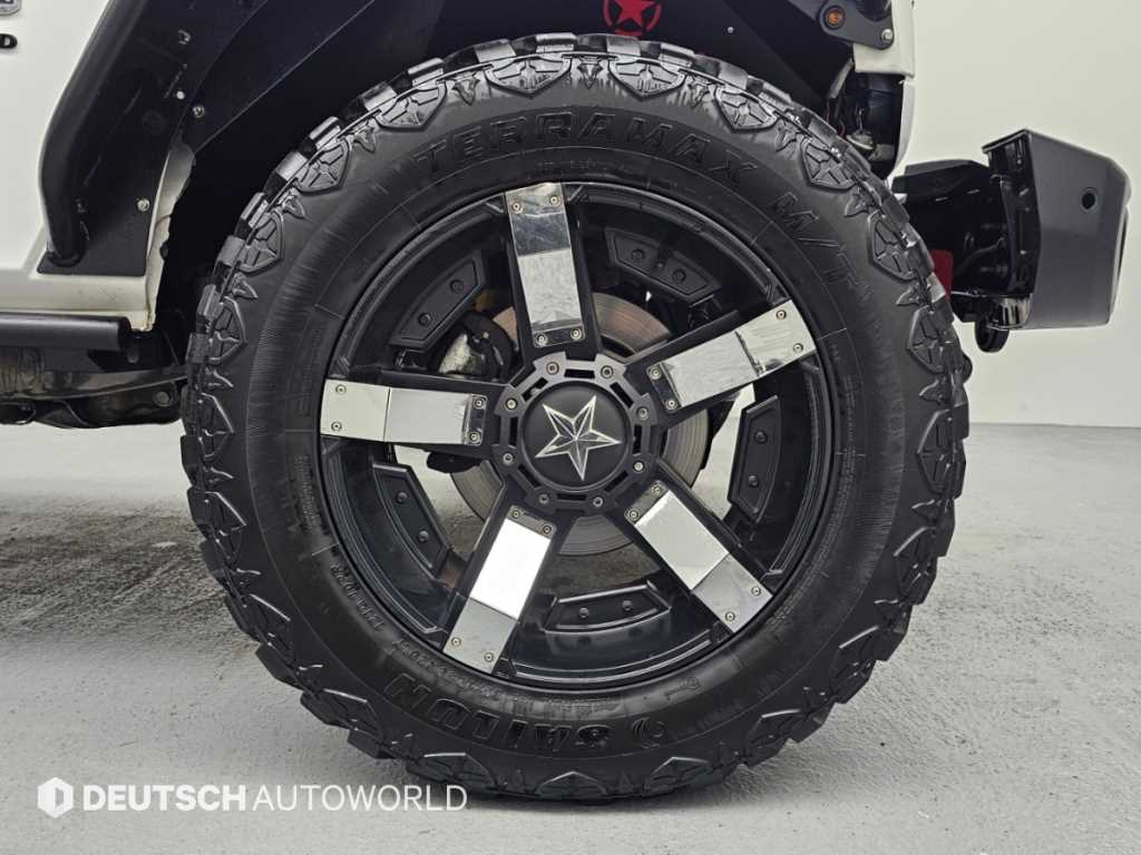 Jeep Wrangler — photo 05