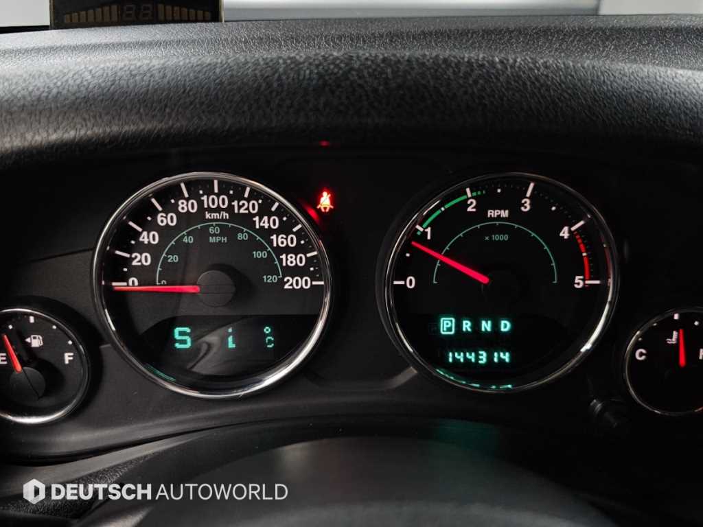 Jeep Wrangler — photo 08