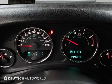 Jeep Wrangler — photo 08