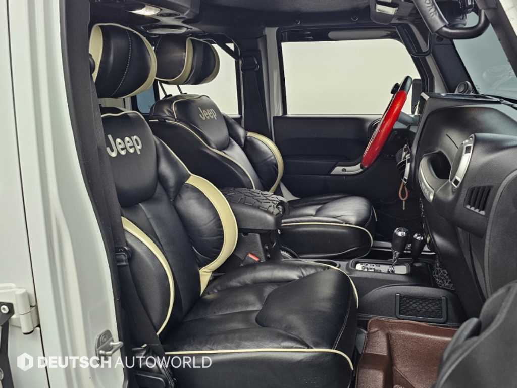 Jeep Wrangler — photo 10
