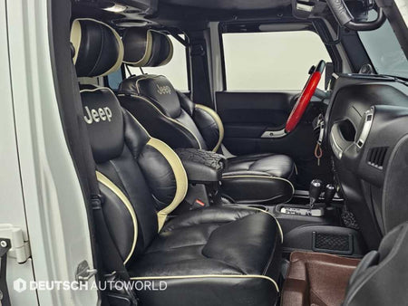 Jeep Wrangler — photo 10