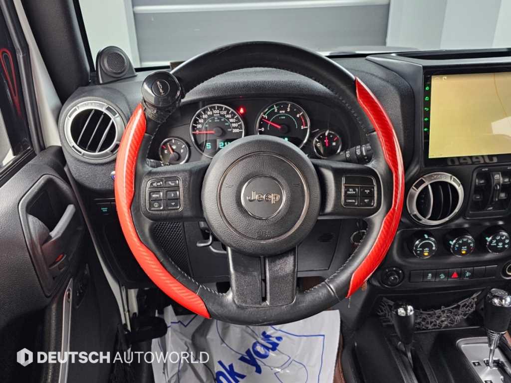 Jeep Wrangler — photo 13