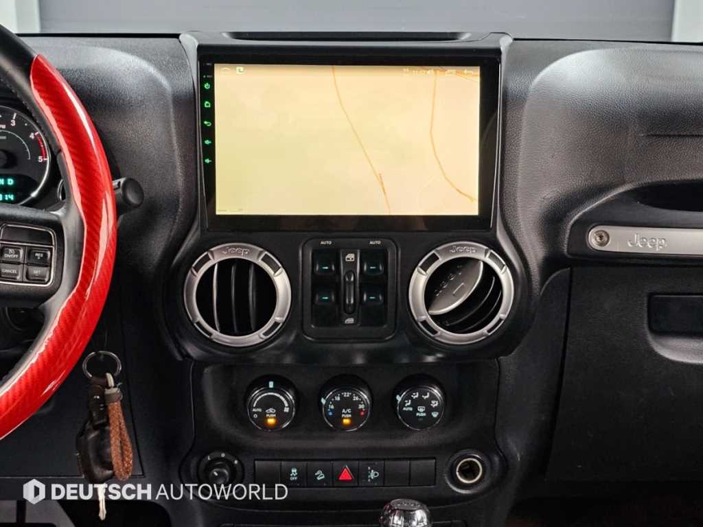 Jeep Wrangler — photo 14