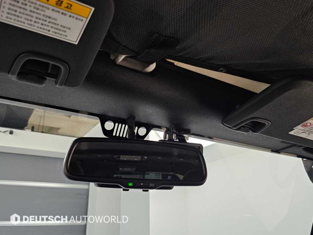 Jeep Wrangler — photo 18