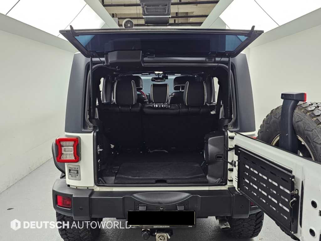 Jeep Wrangler — photo 19