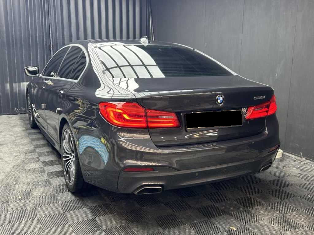 BMW 5-Series — photo 02