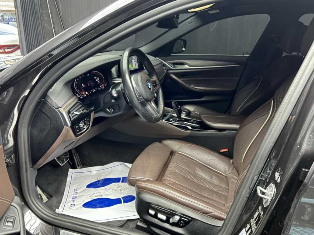 BMW 5-Series — photo 06
