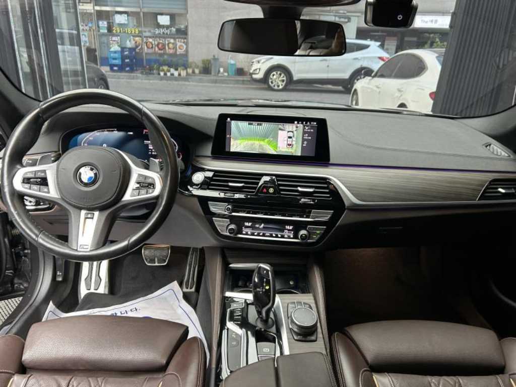 BMW 5-Series — photo 08
