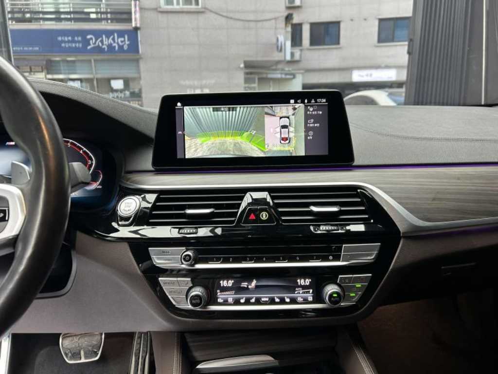 BMW 5-Series — photo 11