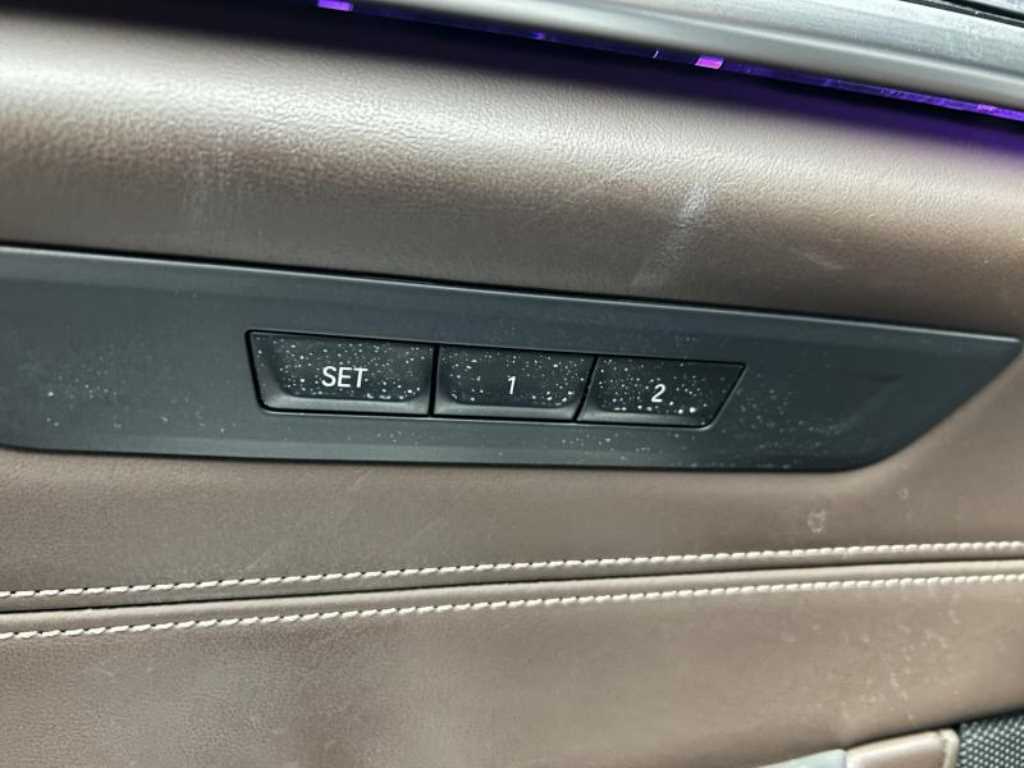 BMW 5-Series — photo 12