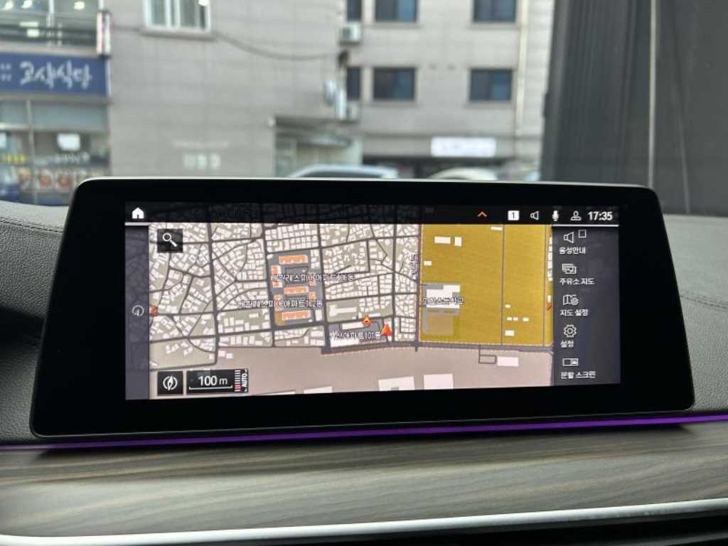 BMW 5-Series — photo 16