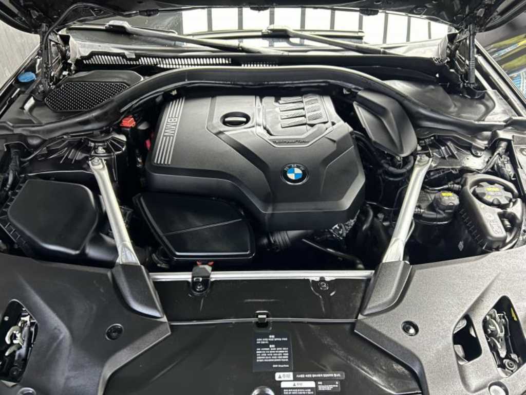 BMW 5-Series — photo 19