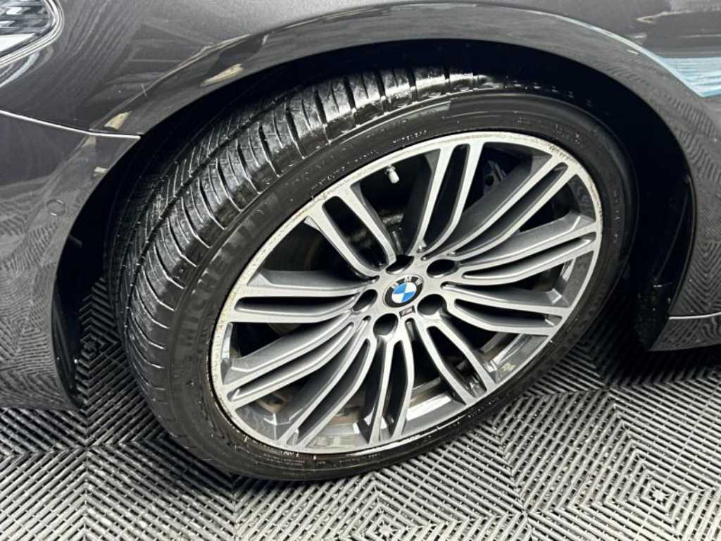 BMW 5-Series — photo 20