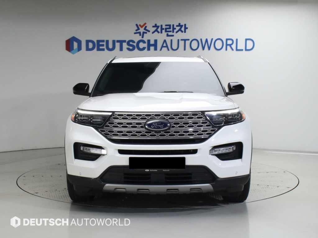 Ford Explorer — photo 03