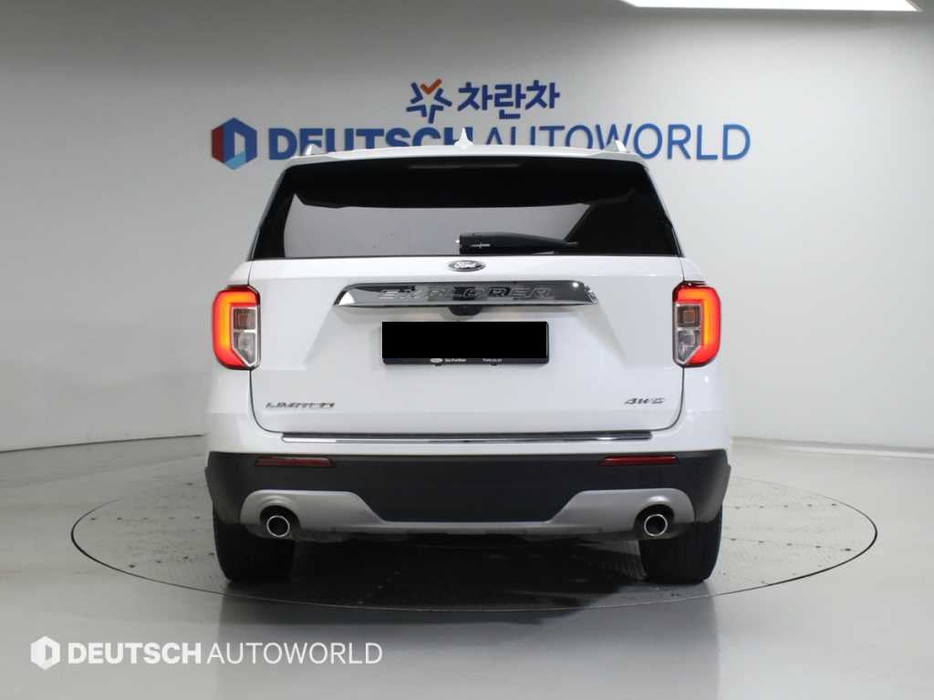 Ford Explorer — photo 04