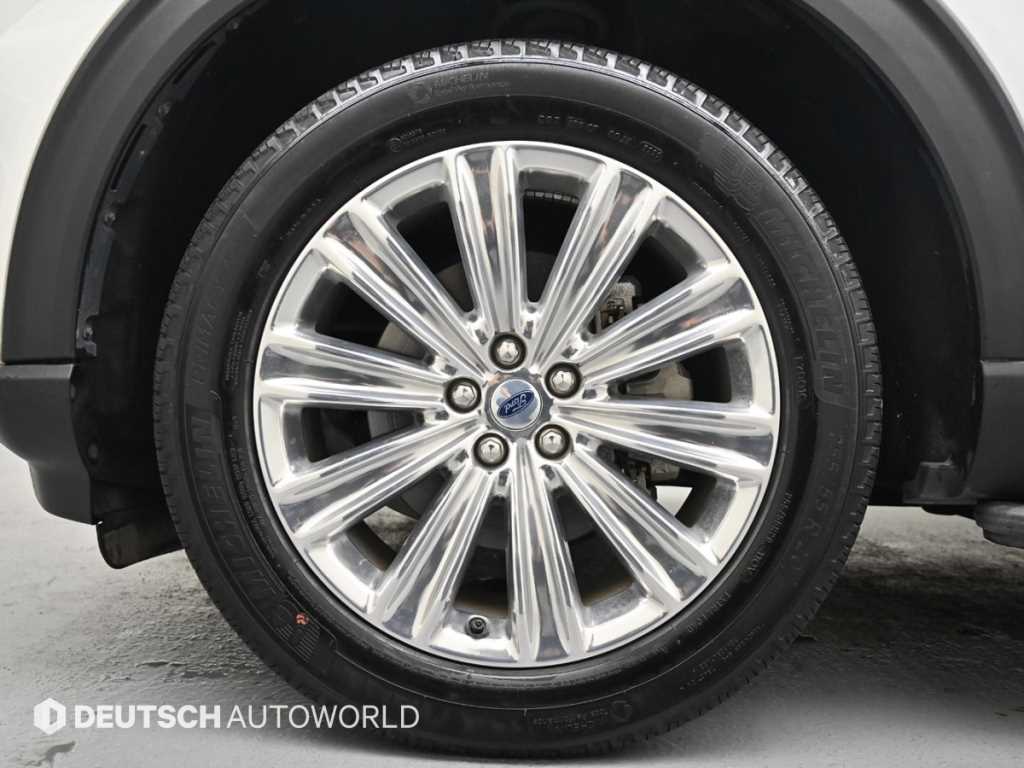 Ford Explorer — photo 05