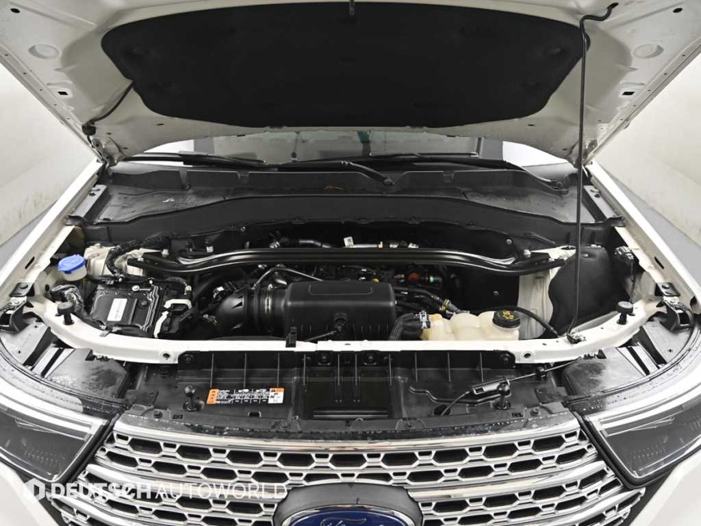 Ford Explorer — photo 06