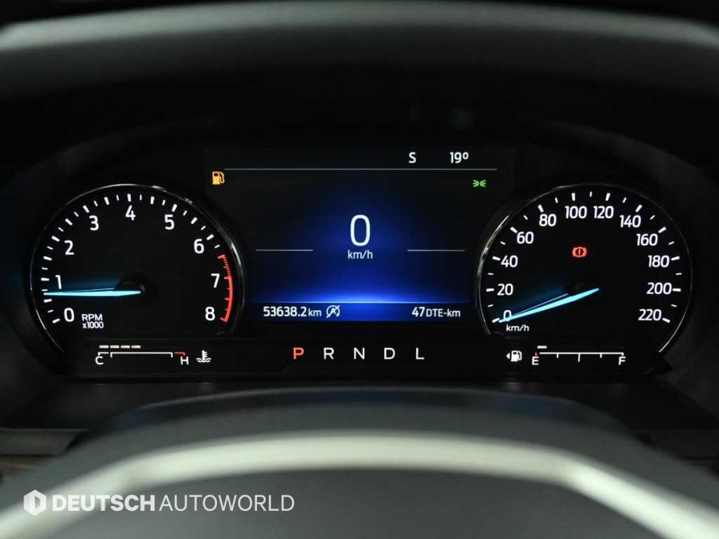Ford Explorer — photo 08