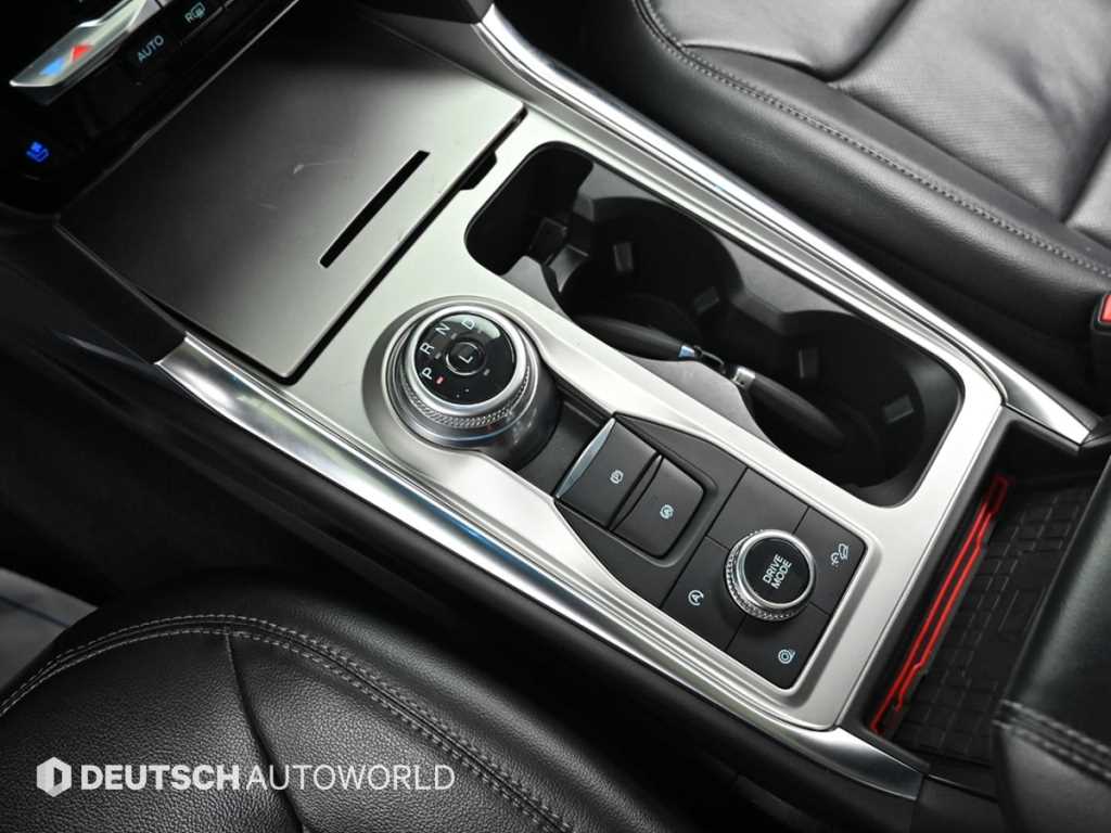 Ford Explorer — photo 09