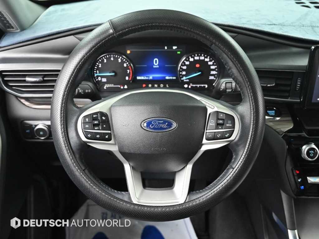 Ford Explorer — photo 13