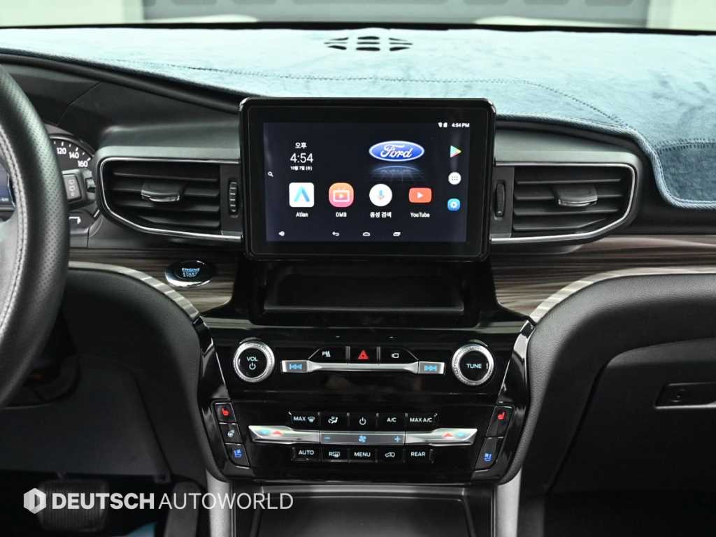 Ford Explorer — photo 14