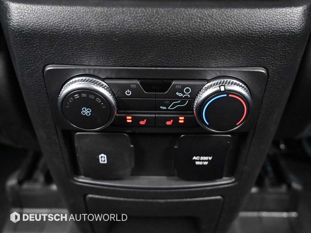 Ford Explorer — photo 16