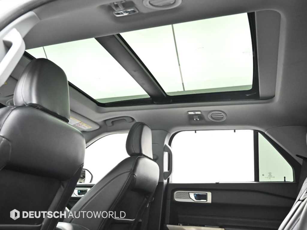 Ford Explorer — photo 18