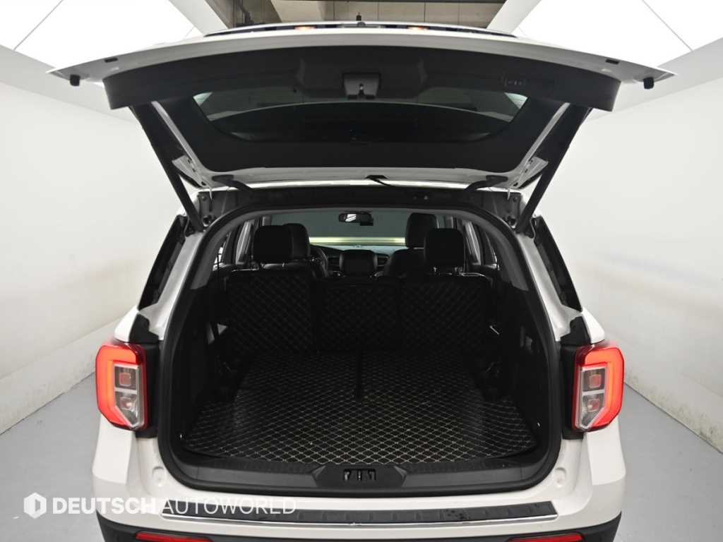 Ford Explorer — photo 19
