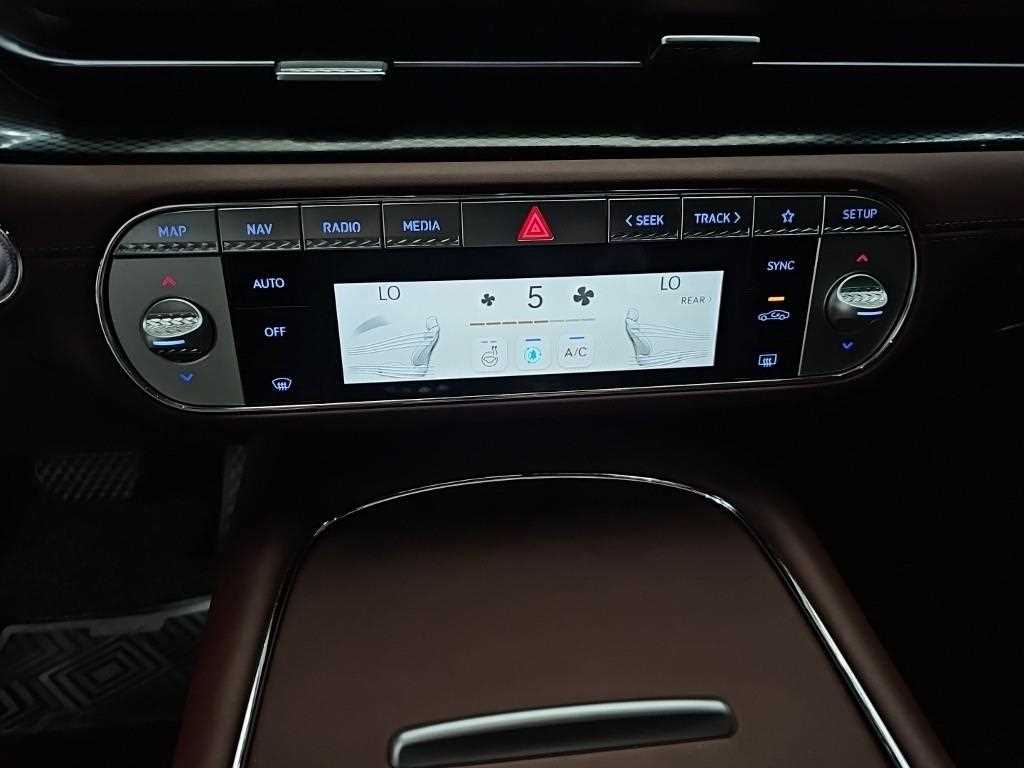 Genesis G90 — photo 10