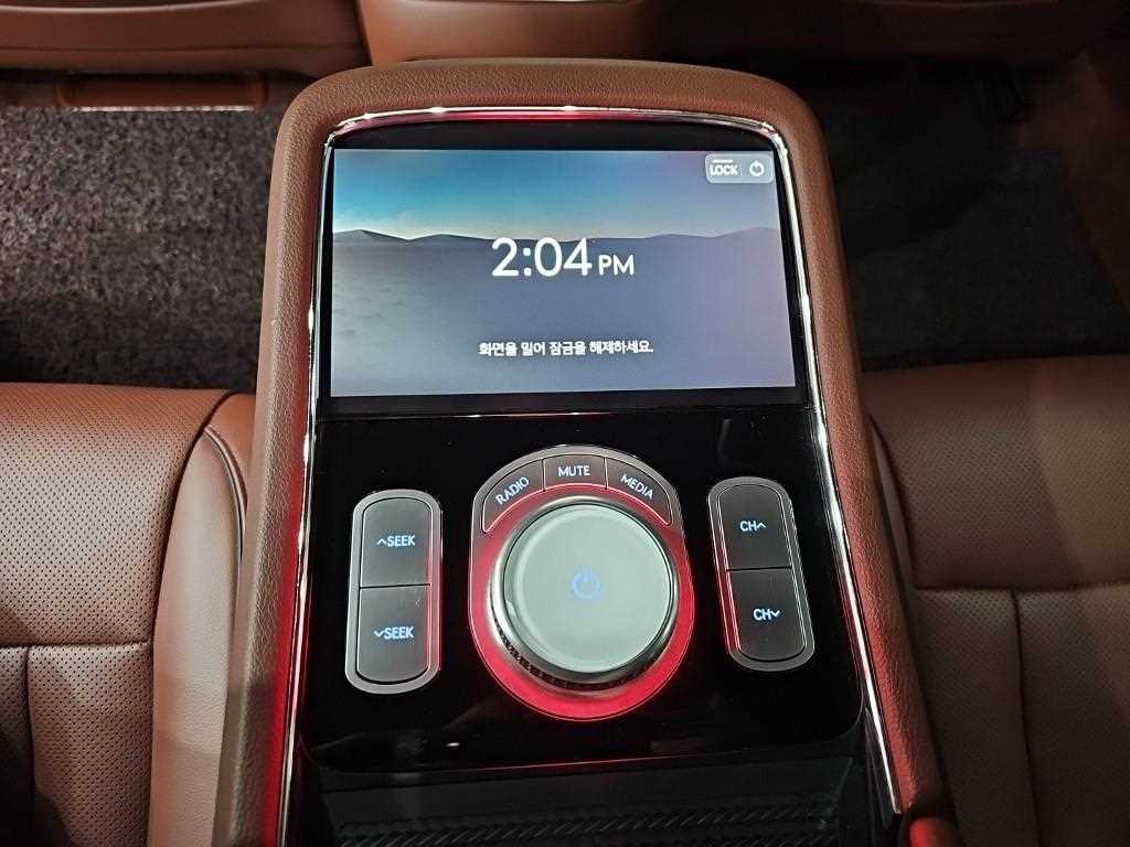 Genesis G90 — photo 13