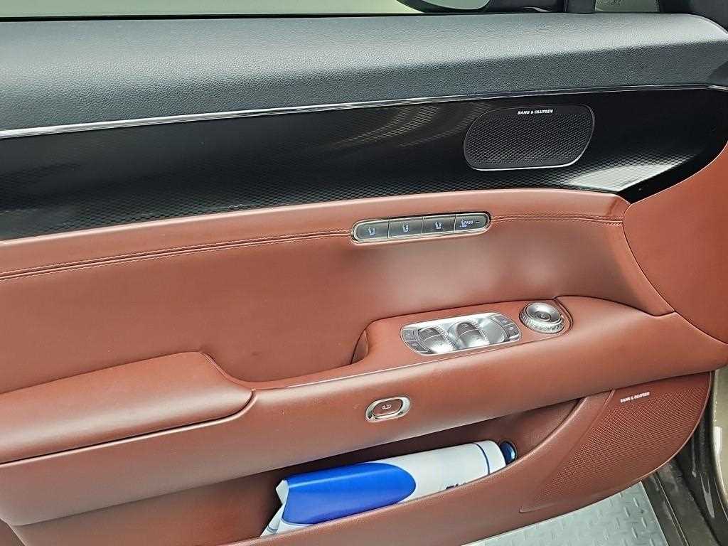 Genesis G90 — photo 16
