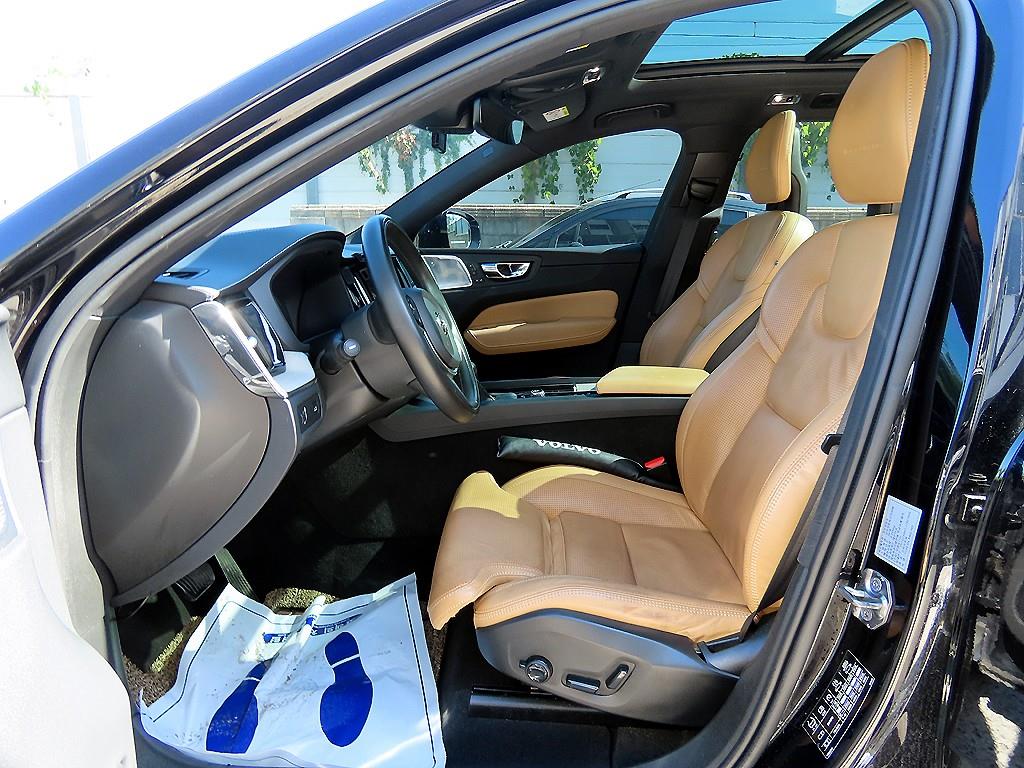 Volvo XC60 — photo 05