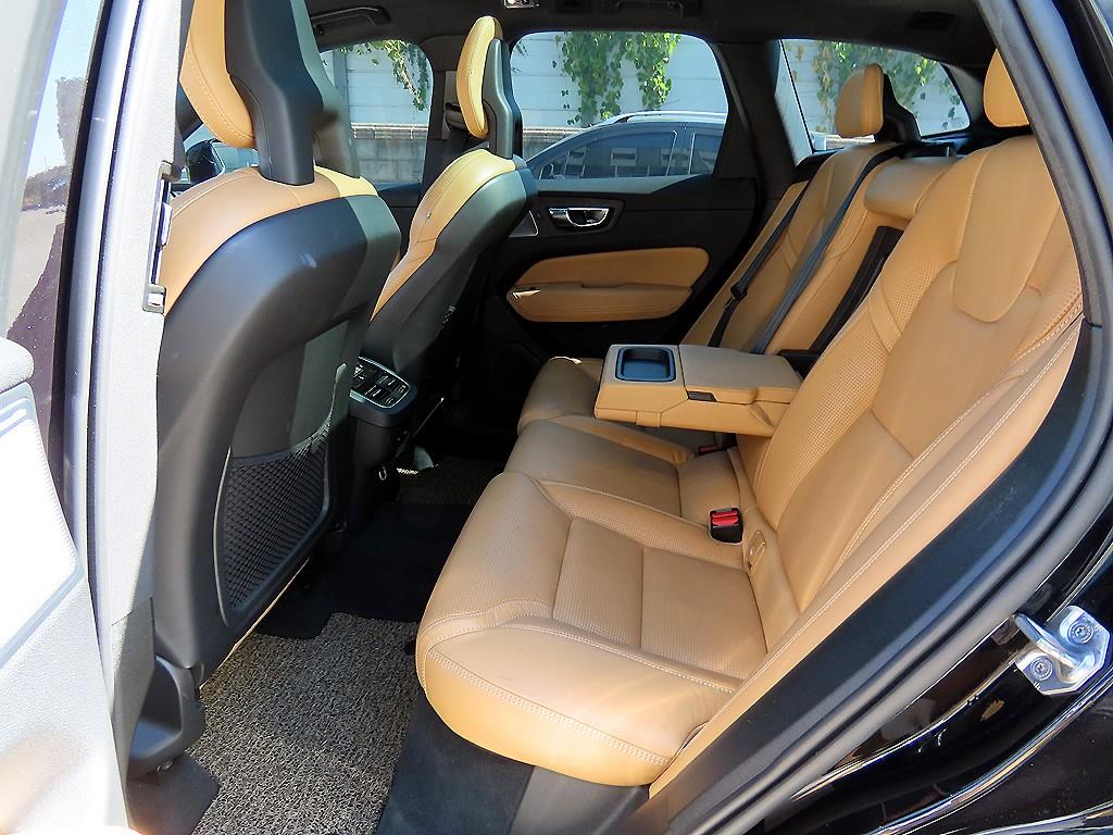 Volvo XC60 — photo 06