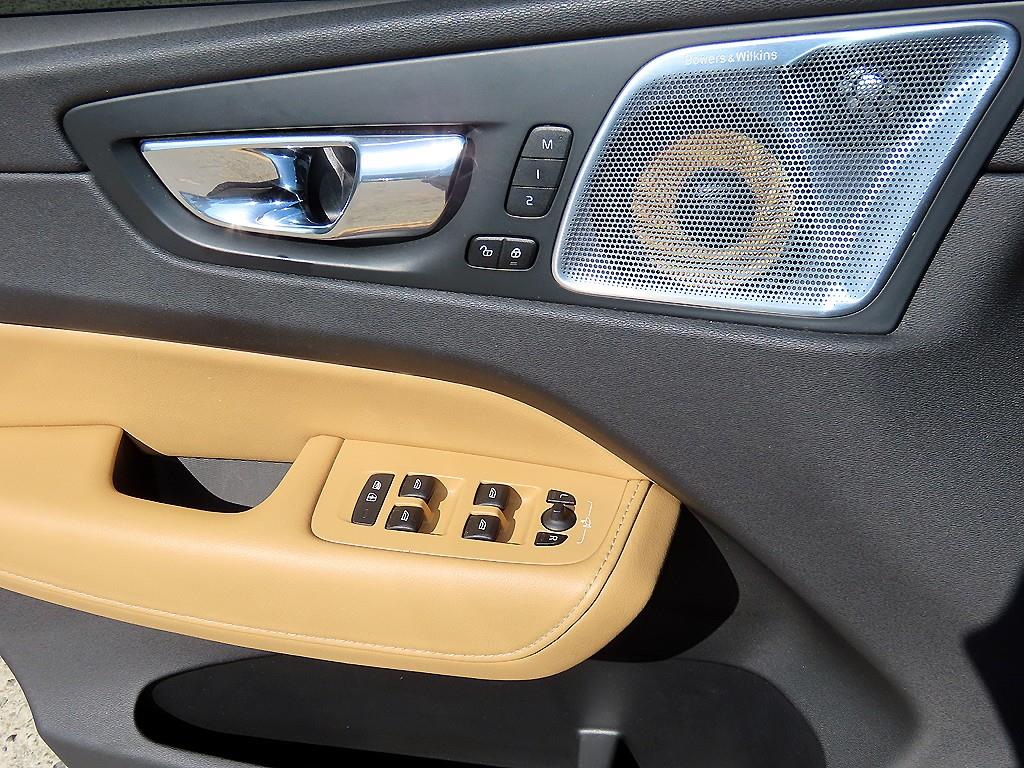 Volvo XC60 — photo 12