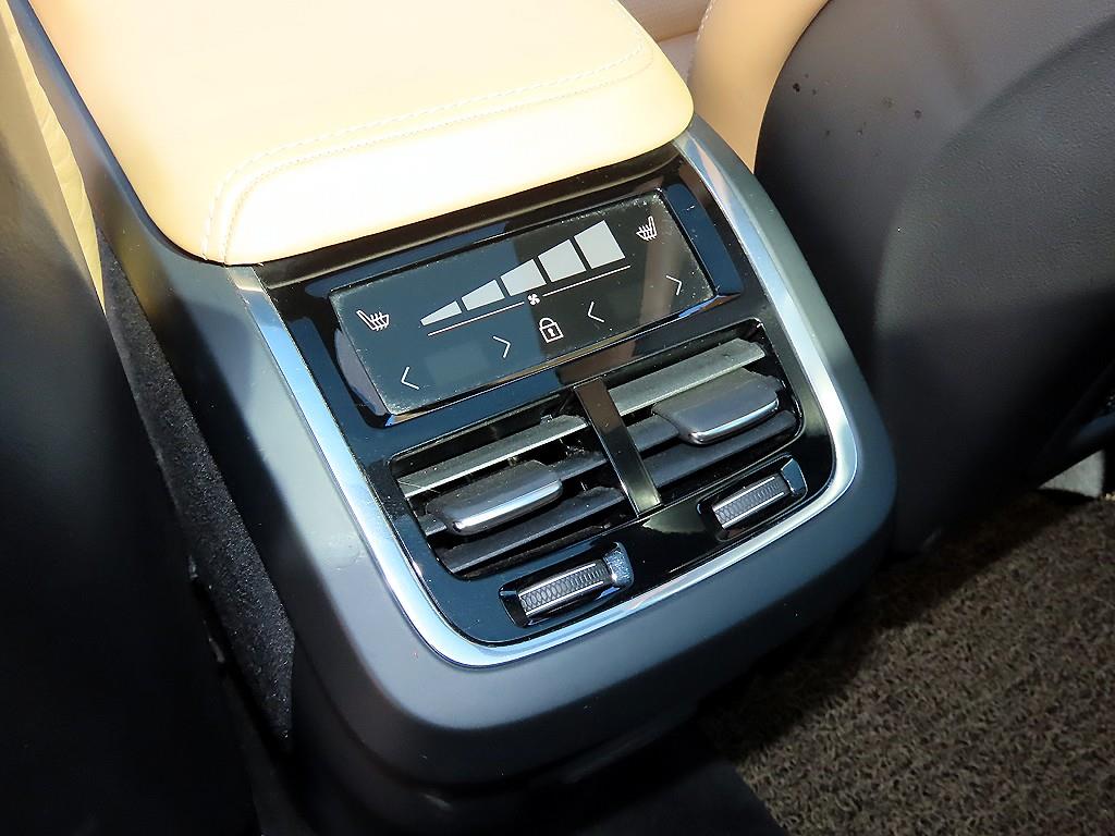 Volvo XC60 — photo 15