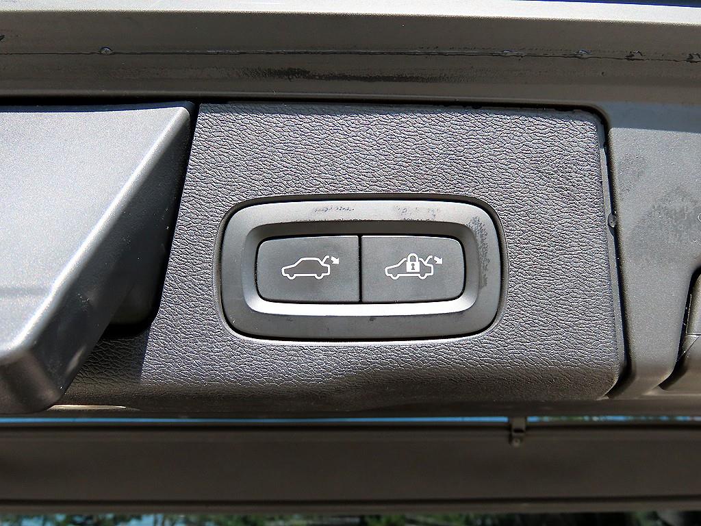 Volvo XC60 — photo 16